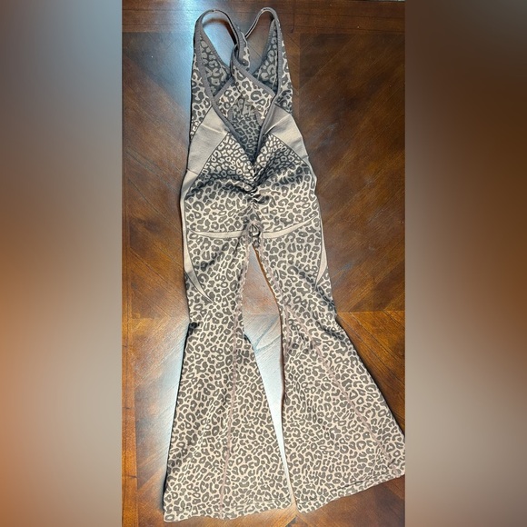 Leopard Print Jumpsuit size S - Picture 5 of 9